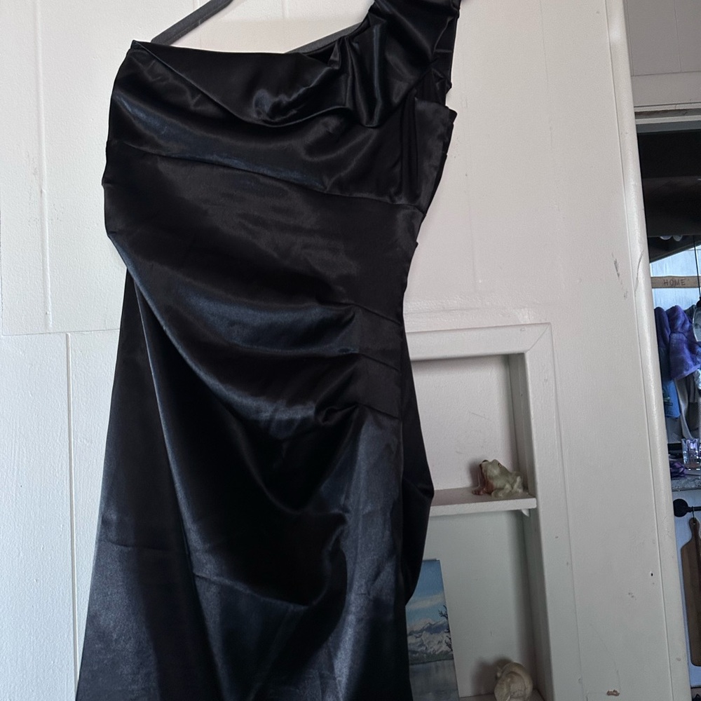 Elegant Black One-Shoulder Dress